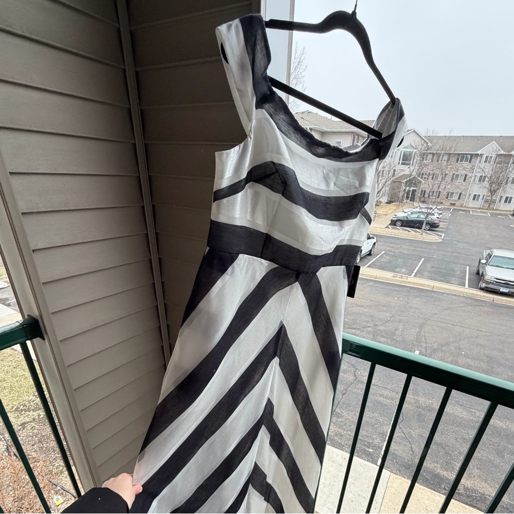 Adrianna Papell Black and White One-Shoulder A-Line Gown - Picture 2 of 15